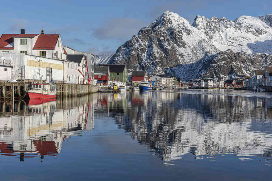 Noruega - islas Lofoten 056 - Henningsvaer.jpg